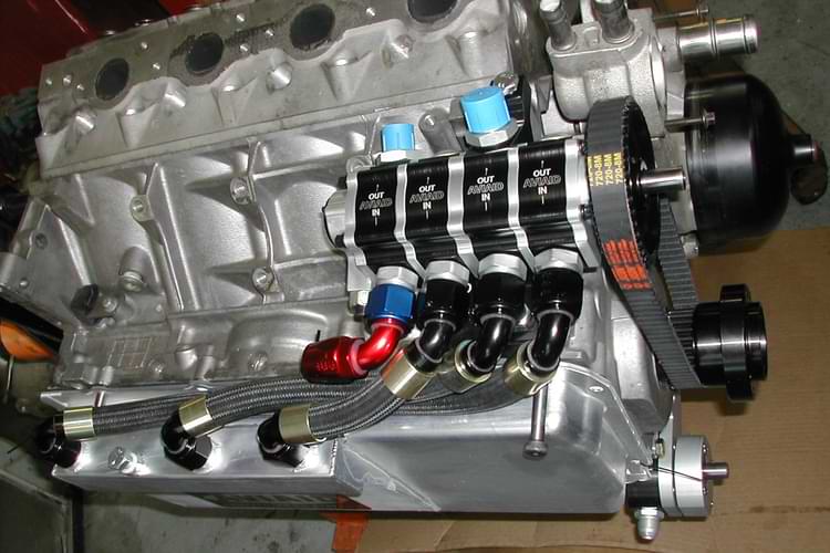 تصویری از نمای زیر از سیستم روغن کاری کارتر خشک