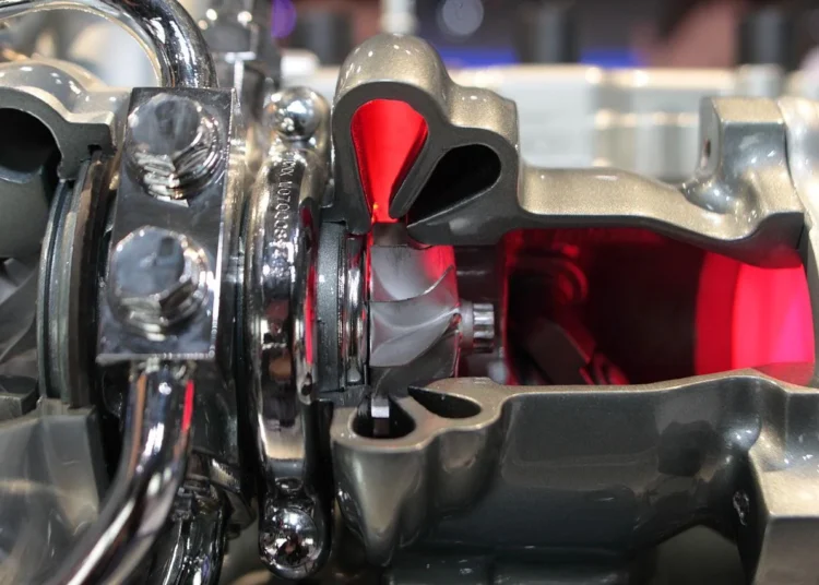 نمای داخلی توربین توئین اسکرول توربو و مسیرهای گاز خروجی