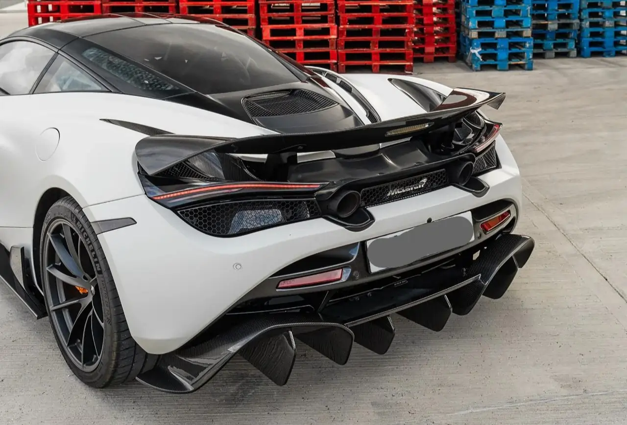 نمونه ای از دیفیوزر عقب بر روی مکلارن 720s